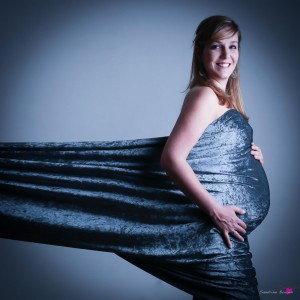 photographe-studio-portrait-maternite-emotion-enceinte2